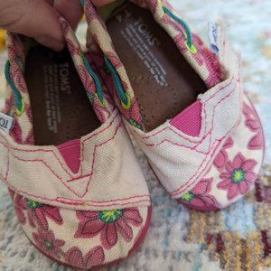 Pink floral TOMS size 4T